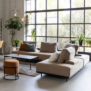 様々なシーンやレイアウトに対応するモダンデザイン。