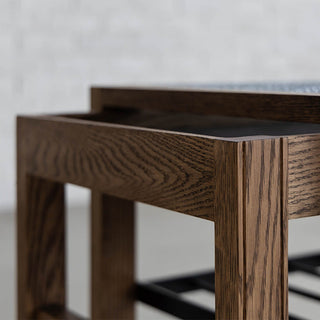 天板は、透け感が美しいデザインガラス。