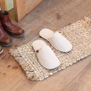 アットホームな素材感と履き心地の柔らかさが、見事にマッチしたスリッパ。