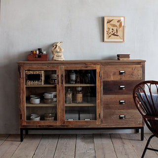 古材の独特な風合いを残しつつ、使い勝手も追求したバベルキャビネット。