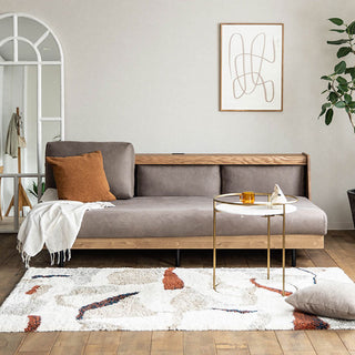 座面の奥行、クッションの位置を変えて脚を伸ばしたり横になったりしてくつろげます。