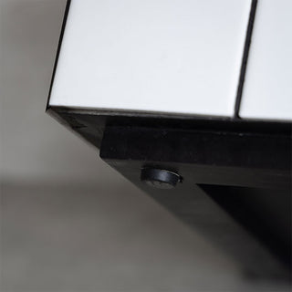 傷を防ぐアジャスター付き。