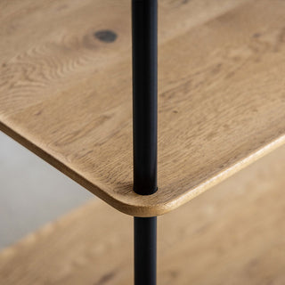 ブラック色の鉄脚がすっきり見せてくれます。