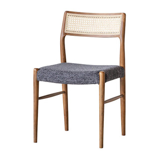 曲線を帯びた木フレームに、ラタンの背もたれとファブリックの座面がマッチしたチェア