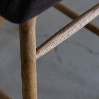 自然な風合いが魅力の木脚