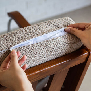 背と座のクッションはどちらも取り外しができ、普段のお手入れも簡単。