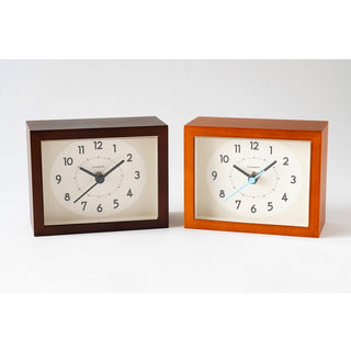 カラー展開はダークブラウンとカフェブラウンの2色をご用意。