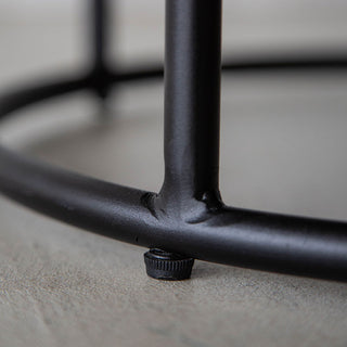 傷を防ぐ脚キャップ付き。