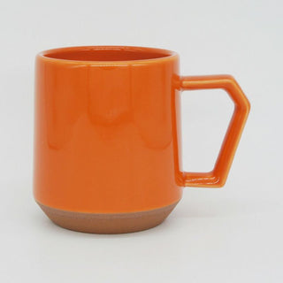 アメリカンダイナーマグのような見た目ですが飲み口は絶妙に飲みやすい厚み。