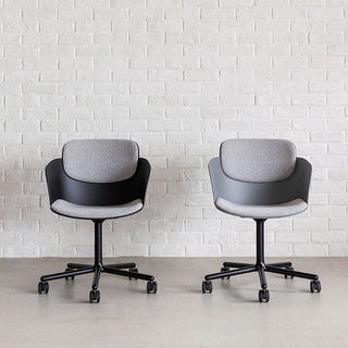 落ち着いた2色のカラーリングは様々な空間に溶け込みます