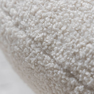 立体感のあるモコモコ素材は、柔らかく心地よい肌触りです。