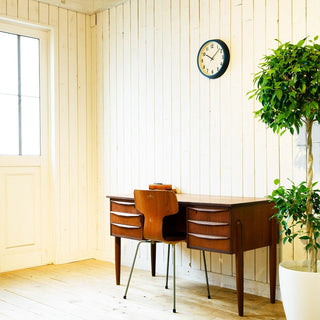 大きさは直径約30センチ。大き過ぎず小さ過ぎずリビングから個室まで使えるサイズ。