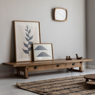 浅めの引き出しに入付きで、ちょっとした小物を整理するのに便利です。