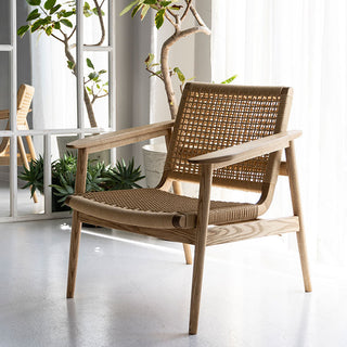 シンプルなデザインと素材感を活かした優しい雰囲気。