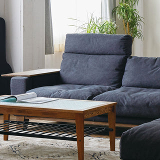 ヘッドレストを付けても、床からヘッドレストまでの高さがを低めに設計。