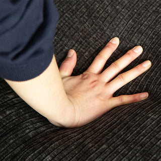 ボリュームのあるクッションは、ふっくらした座り心地。