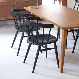 ブラックはシックで落ち着いた印象に仕上がります。