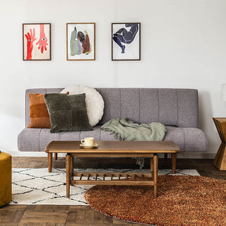 背面の細かいディテールもこだわり、お部屋の中央に置けるビジュアルに仕上げました。