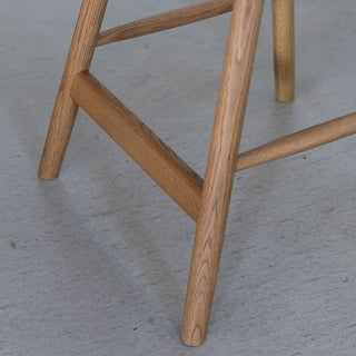 自然な風合いが魅力の木脚