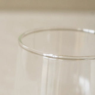 薄すぎず厚すぎない約2mmのガラスは、絶妙な口当たりの良さ。