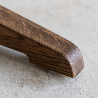 ガタツキを調整できるアジャスター付き