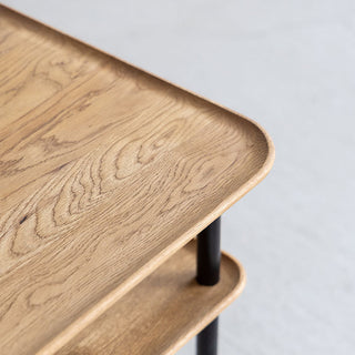 優しい風合いのオーク材。