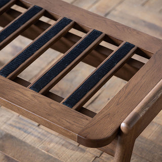 フレームにはクッションのずれを防ぐ滑り止め。