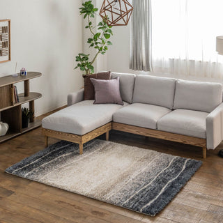 ふかふかで気持ちの良い踏み心地。ラグの上に座ってくつろぐのもおすすめ。