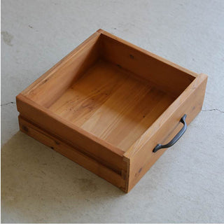 程よいサイズ感の引き出しがついてます。