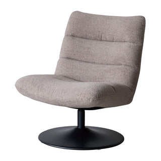 シンプルでモダンな印象の1人掛けソファです。