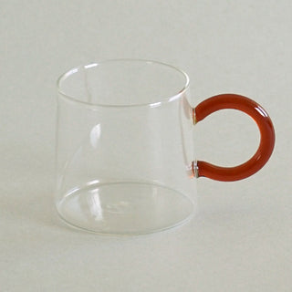 スコン グラスマグリングは持ち手付きの耐熱ガラス製カップ。