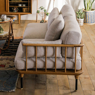 スチール脚は、細身なのですっきりとした印象です。